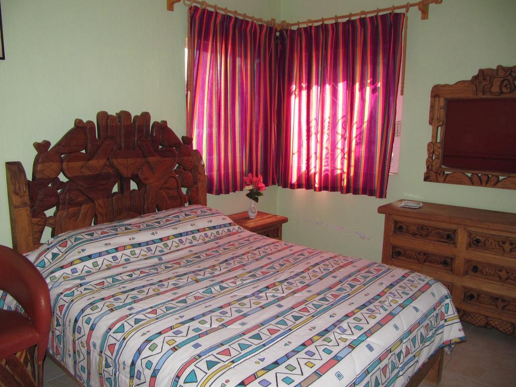 La Puerta Violeta Guesthouse & Spa San Juan Cosala Phòng bức ảnh
